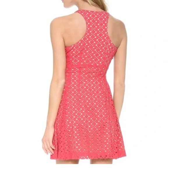 BCBGMaxAzria Gulianna Red Lipstick Eyelet Zipper Front Dress size 6 EUC - Picture 2 of 9